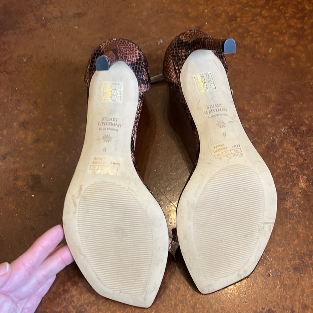 Stuart Weitzman - Picture 4 of 5
